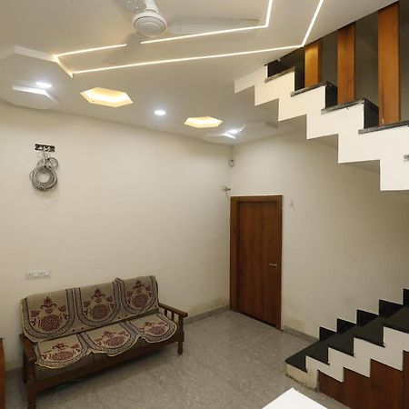 Hotel Garima 乌贾因 外观 照片
