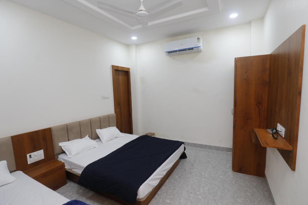 Hotel Garima 乌贾因 外观 照片