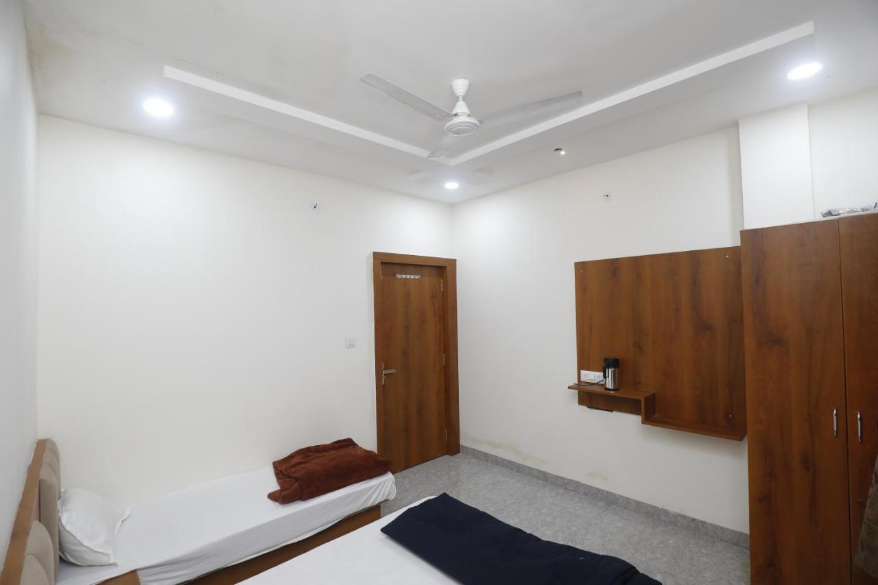 Hotel Garima 乌贾因 外观 照片